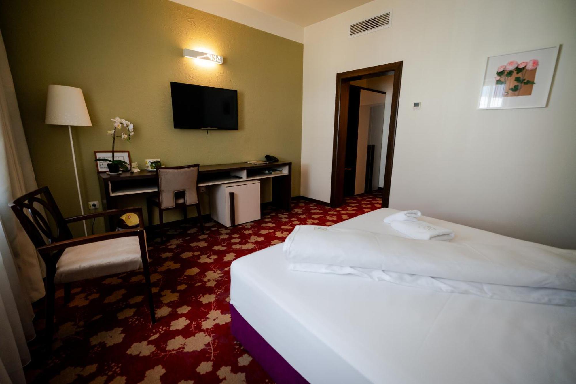 Hotel Relax Craiova Buitenkant foto